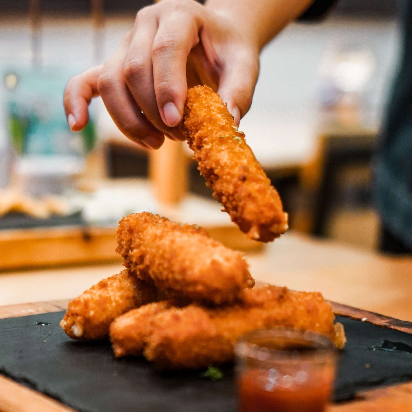 Salat mit Hähnchenstreifen und Honig-Senf-Dressing - Salate - Rezepte ...
