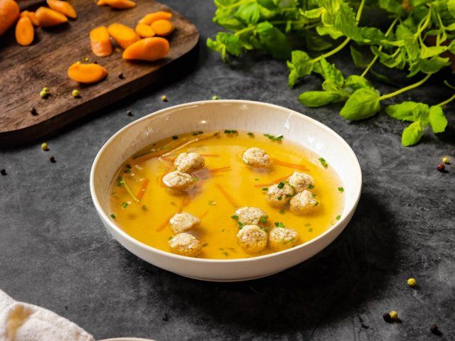 Klare Brühe mit Dinkelnockerl - Suppen - Rezepte - Rezepte &amp; Tipps ...