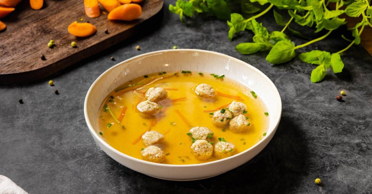 Clear broth with spelt dumplings - Soups - Recipes - Recipes & Tips - Leimer Website