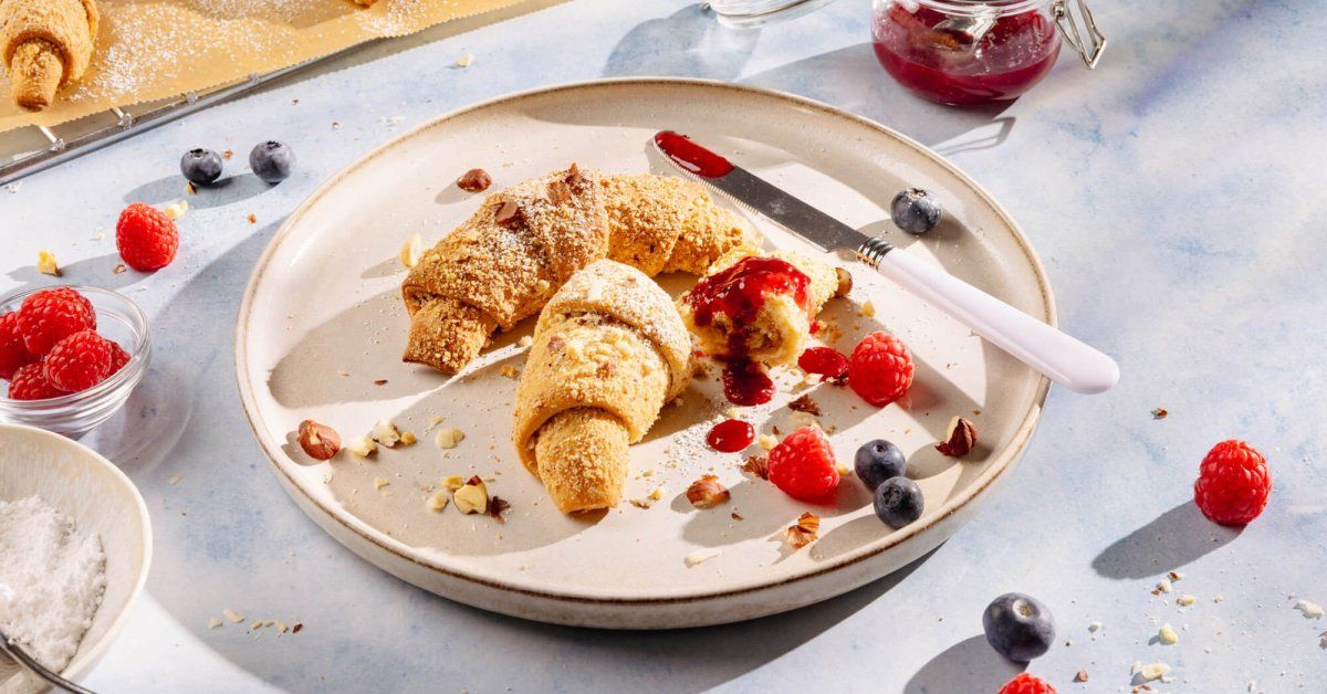 Nut croissants - Desserts - Recipes - Recipes & Tips - Leimer Website